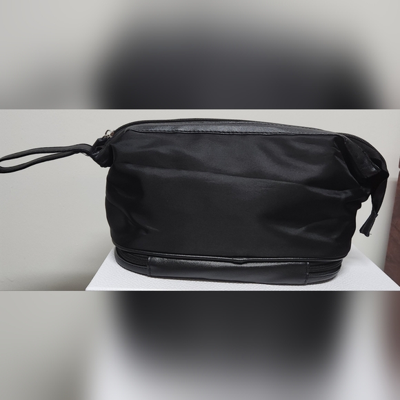 CHANEL 2024 Cosmetic/Vanity Bag with Bottom Zippered Compartment NWOT - Picture 8 of 14